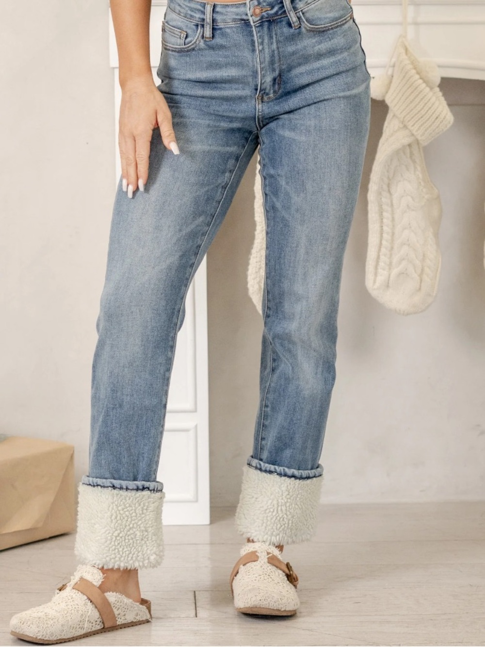 NWT Women’s Judy Blue High-Rise Shearling Straight Jeans Sz 7/28 Hard to find!!